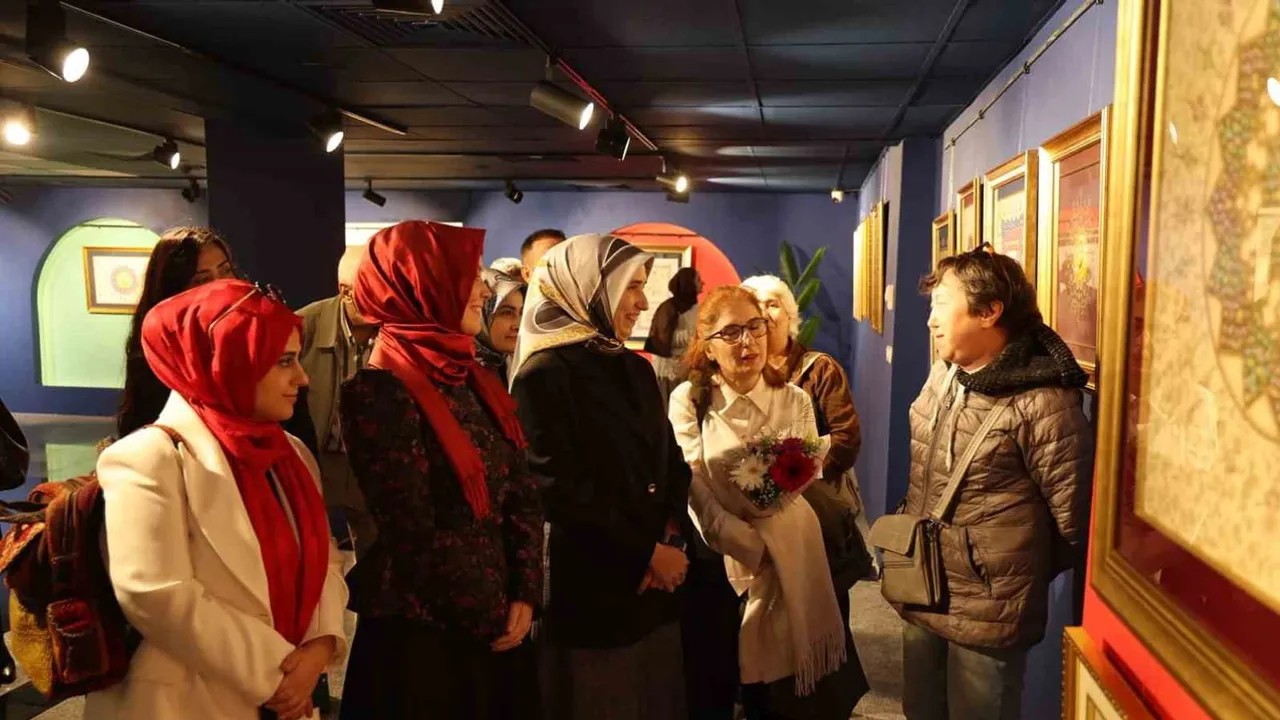 Gebze'de geleneksel motiflerle buluşan Türk İslam sanatları sergisi açıldı