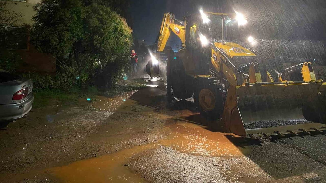 Gebze'de sağanakla mücadelede seferberlik: 289 saha personeli ve 47 araç görevde
