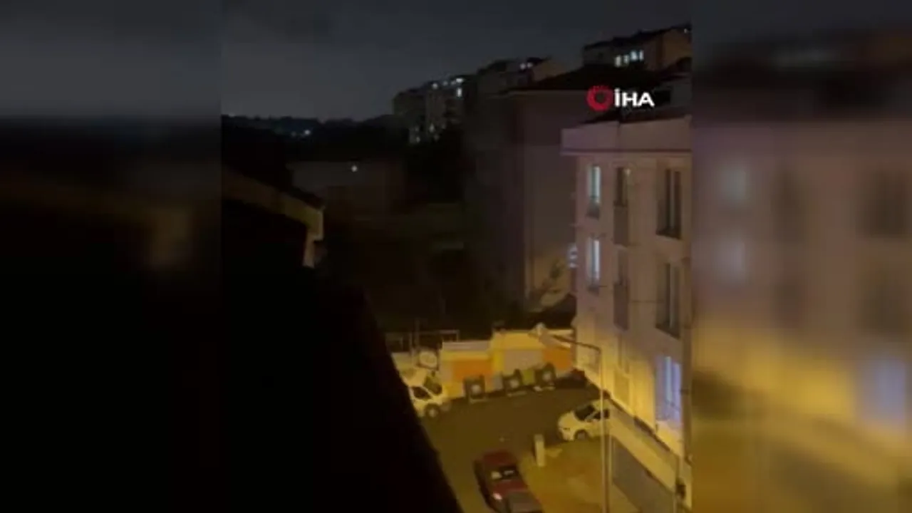 Gece 00.30'da Arnavutköy'de üç okulun hoparlörlerinden aniden müzik ve marşlar yükseldi
