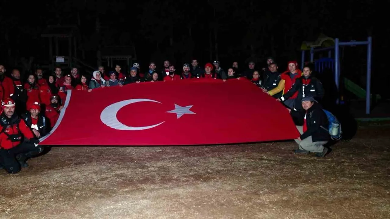 Gece ve engebeli arazide tatbikat: Eskişehir ekipleri kayıp arama prosedürlerini test etti