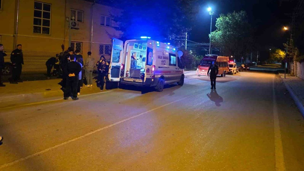 Gece yarısı kaza: Pozantı'da ağaca çarpan araçta 13 yaşındaki çocuk hayatını kaybetti