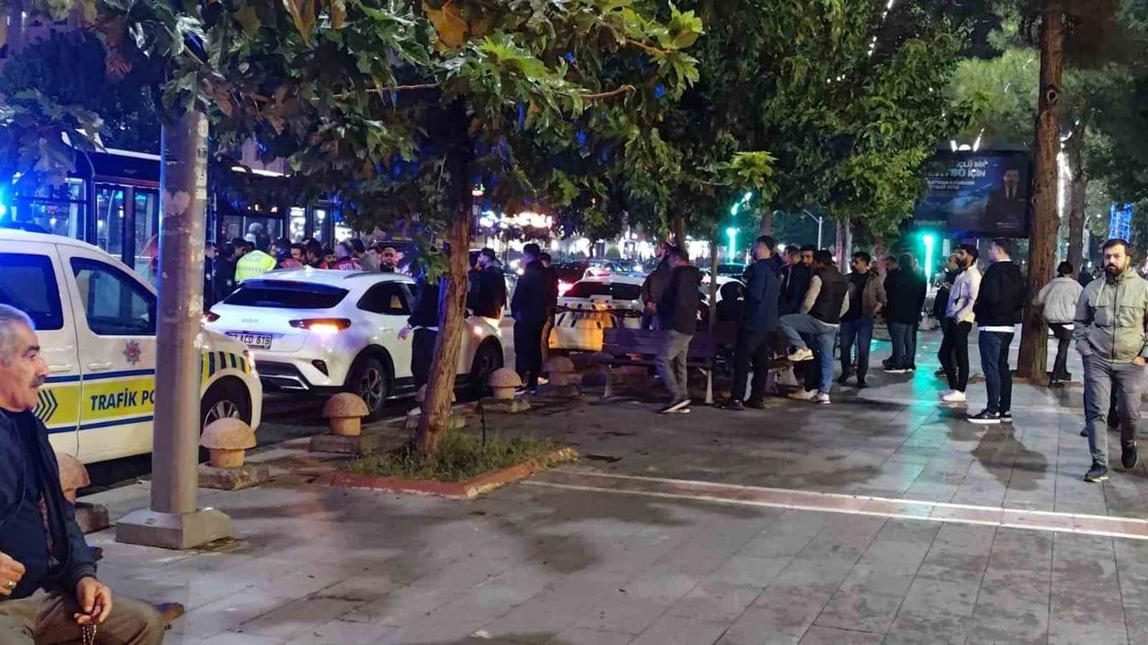 Gece yarısı kaza: Turgut Özal Caddesi'nde bisiklet sürücüsü yaralandı