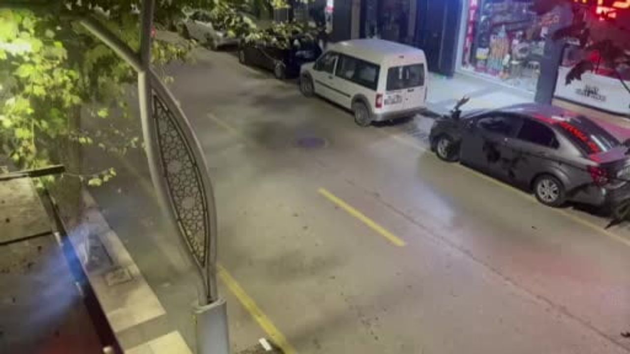 Gece yarısı Marmara'da sarsıntı: Yalova açıklarında 3,5 büyüklüğünde deprem