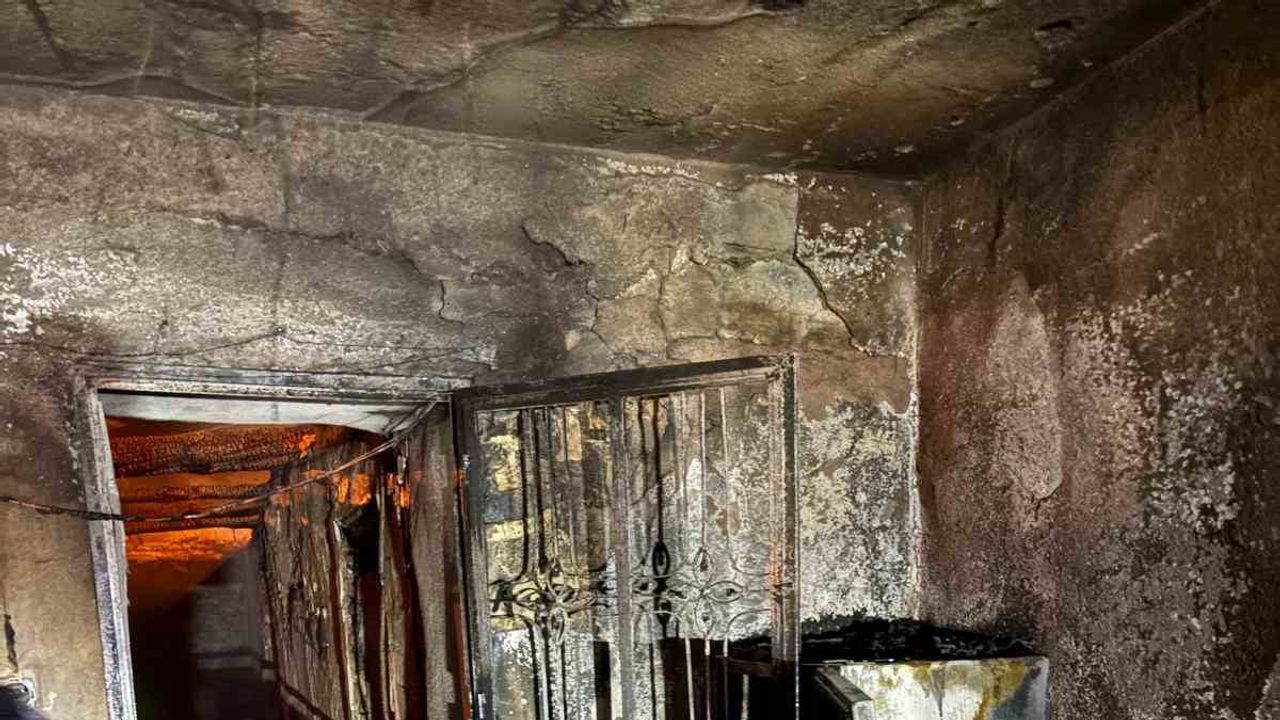 Geceyi alevlerle geçen mahalle: Karacasu'da ev yangınında üç kişi yaralandı