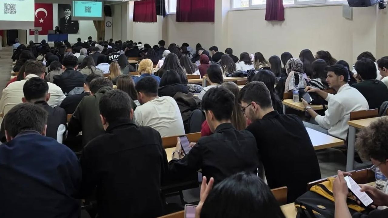 Gediz’de gençlere bilinçli yaşam ve sağlıklı ilişki eğitimi