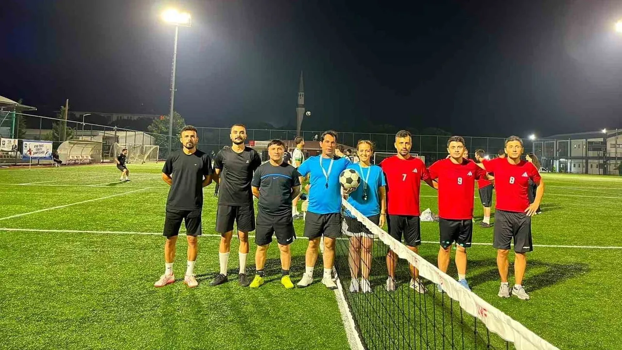 Gedizli antrenörden uluslararası düdük: Halil Seval KKTC'de hakem olacak