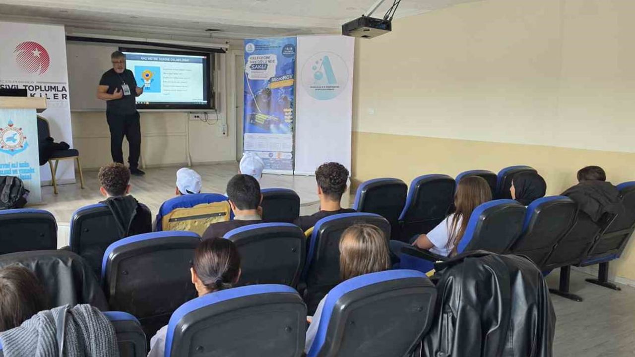 Geleceğin dalgıçları Van Gölü'nde su altı teknolojileriyle yetişiyor