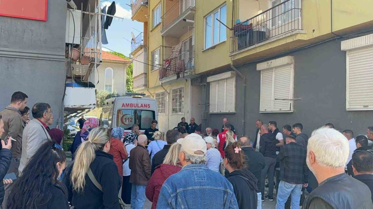Gemlik'te yakınlarının ihbarıyla Asiye ve Vural Kara evlerinde ölü bulundu