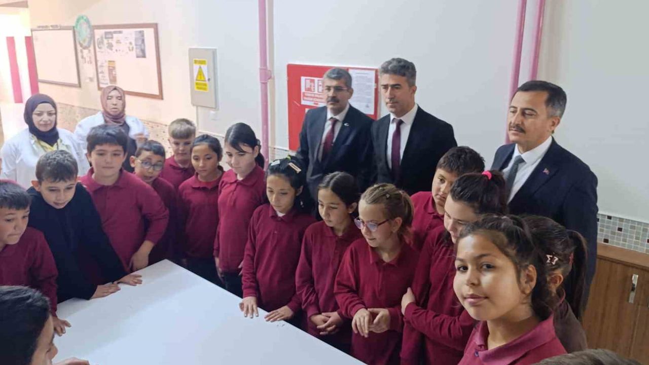 Genç kaşiflerin fuarı: Bolvadin ve Çay'da TÜBİTAK 4009 heyecanı