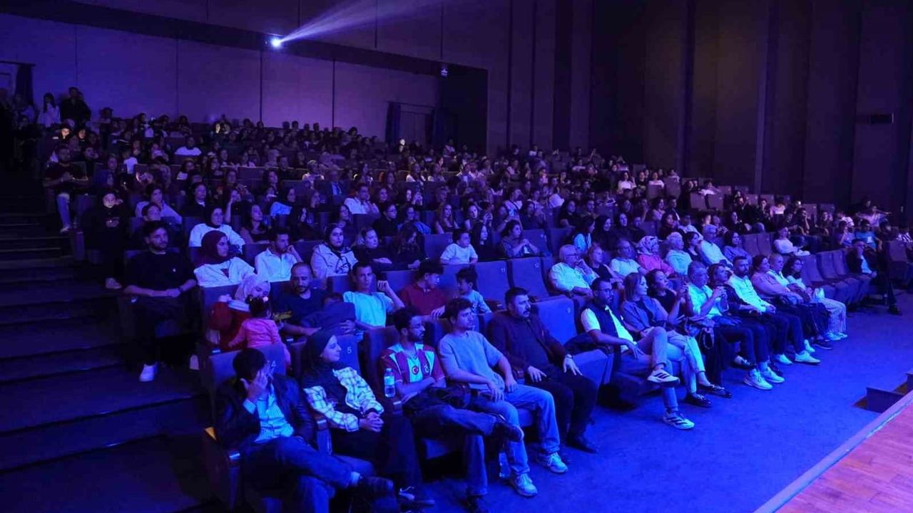 Genç yetenekler Şehitkamil'de pop-rock gecesinde sahne aldı