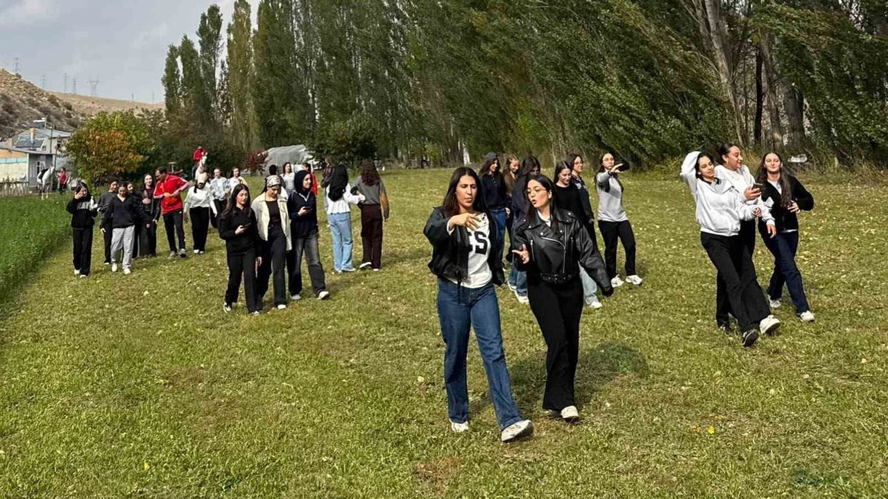 Gençler Köprücü çiftliğinde spor ve kültürle bağımlılığa karşı buluştu