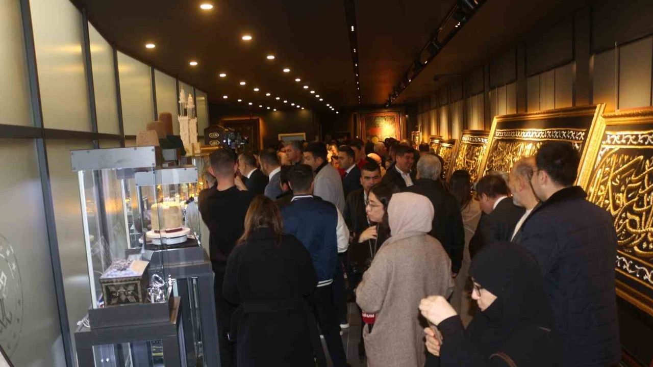 Gençler mirasla buluştu: Mukaddes Emanetler Sergisi'nde keşif