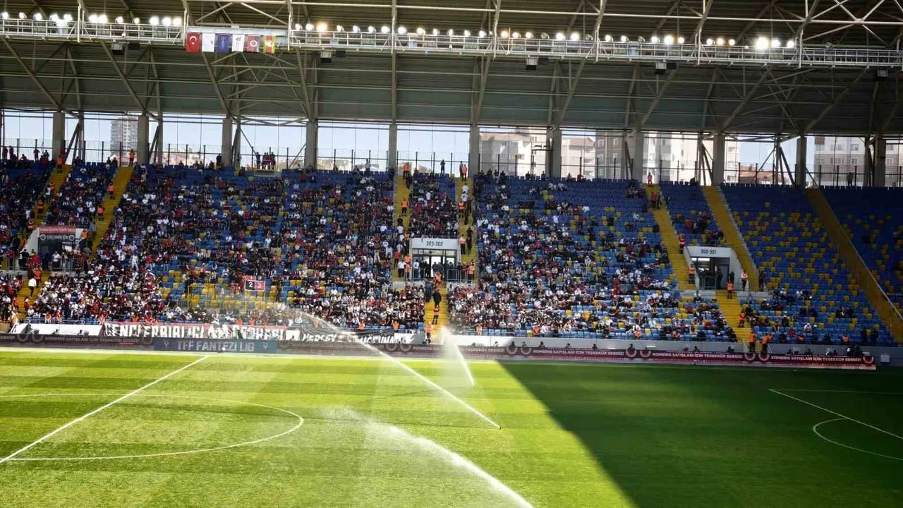 Gençlerbirliği tribünlerinden yönetime net uyarı