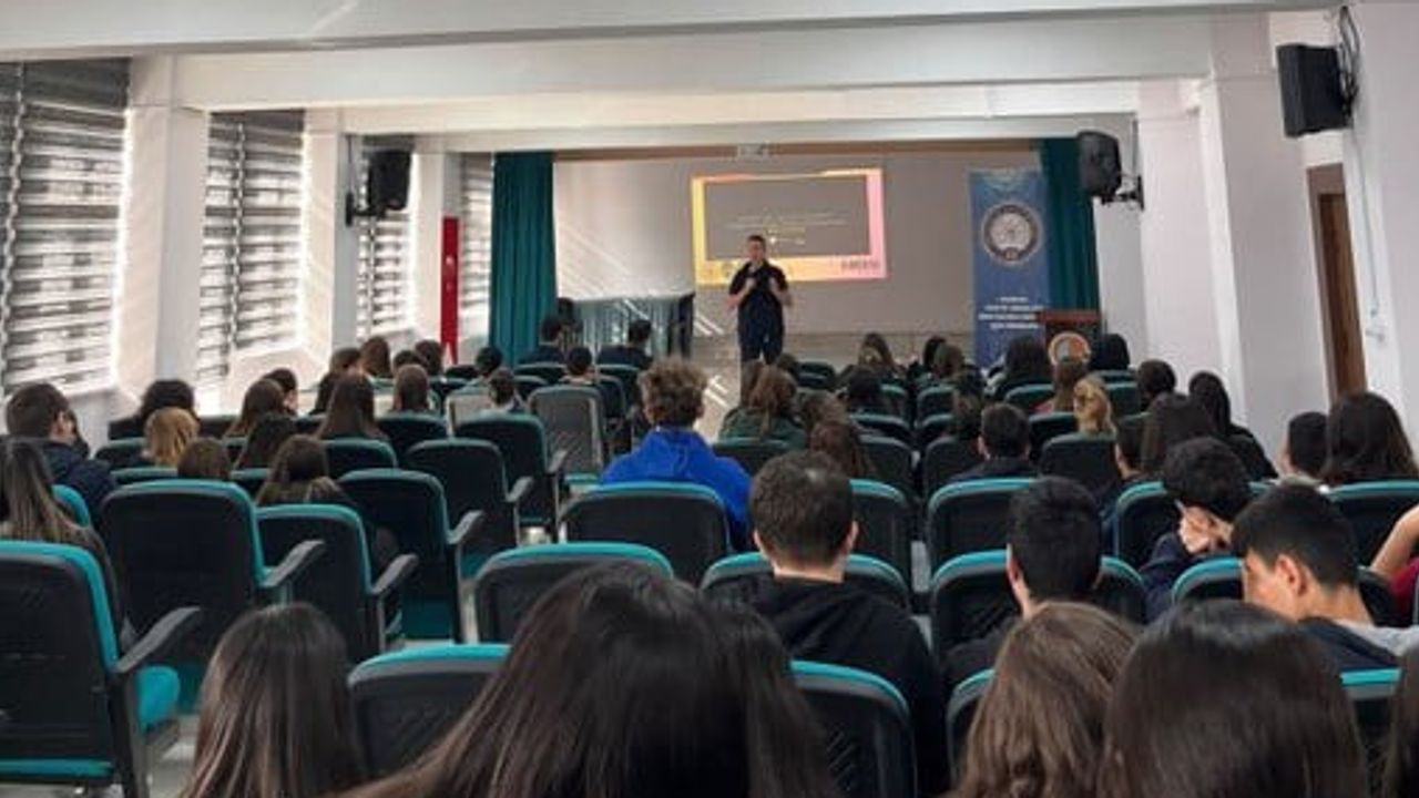 Gençlerin çevrim içi güvenliği artırılıyor: Eskişehir'de SİBERAY ile 530 kişiye eğitim