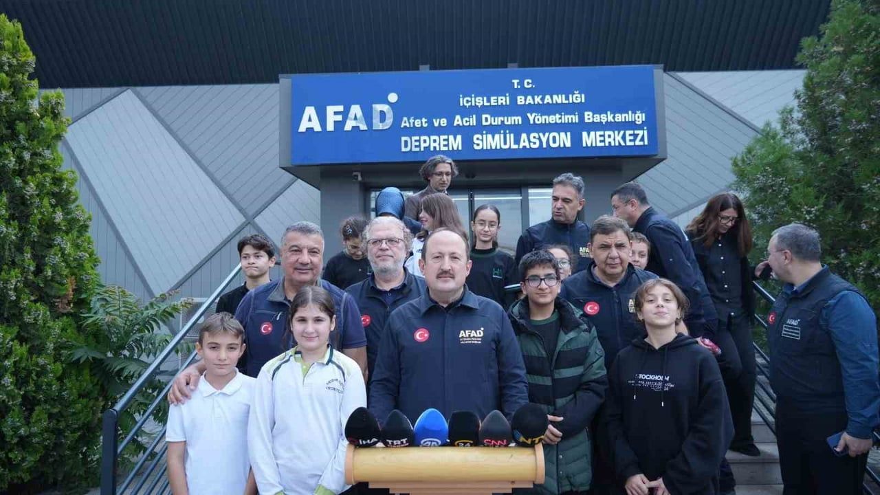 Gençlerin deprem farkındalığı simülasyonla güçlendirildi