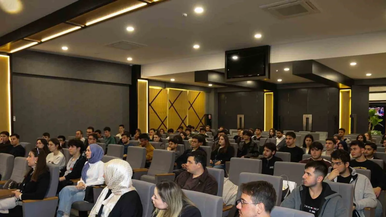 Gençlerin kariyer yolculuğuna kılavuz: kütahya osb’de kişisel farkındalık semineri