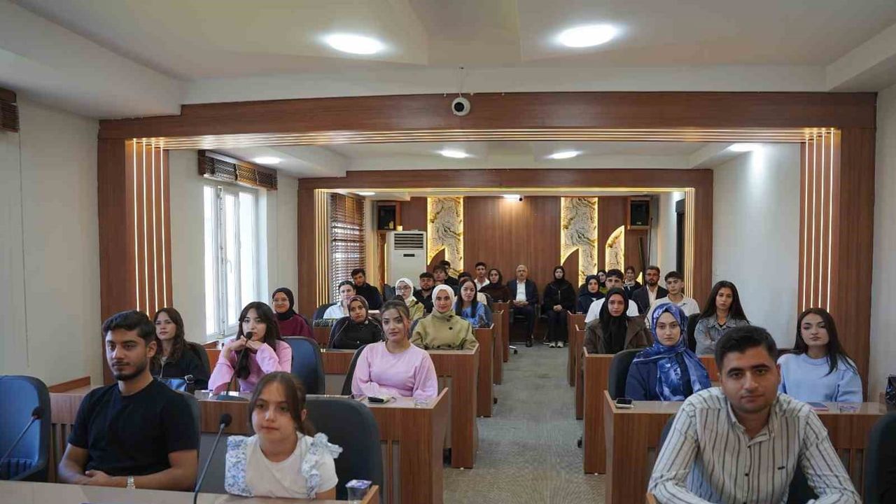 Gençlerle deneyim paylaşımı: Mine İzgi Kâhta'da buluştu