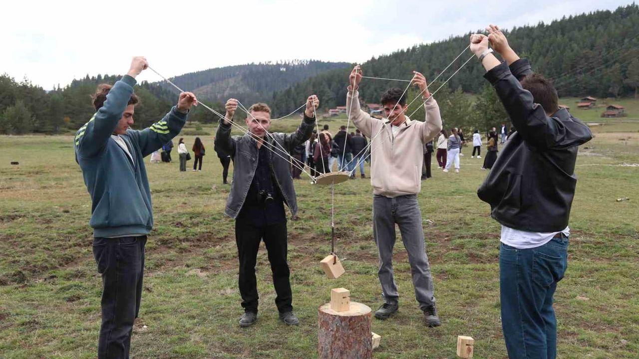 Gençlerle doğada Cumhuriyet coşkusu: 103 çekirdekle geleceğe nefes verildi
