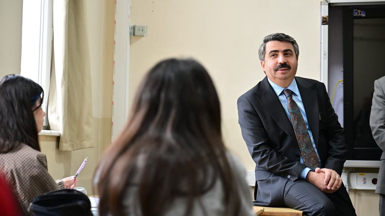 Gençlerle spor ve sohbet: Yıldırım belediye başkanı Oktay Yılmaz okul ziyaretinde