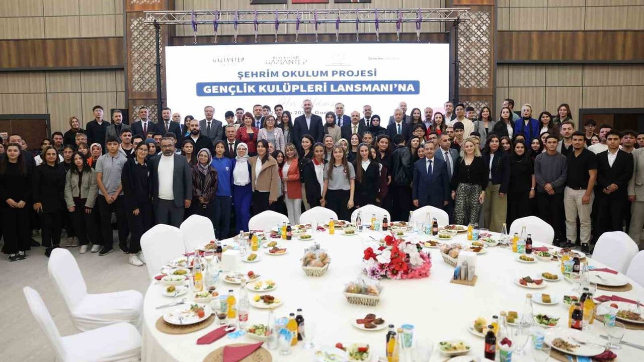 gençlik kulüpleriyle okul dışı öğrenmeyi şehirle buluşturan yeni model