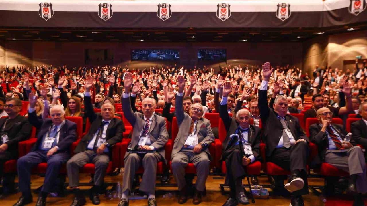 Genel kurulda Beşiktaş yönetimi oy çokluğuyla ibra edildi