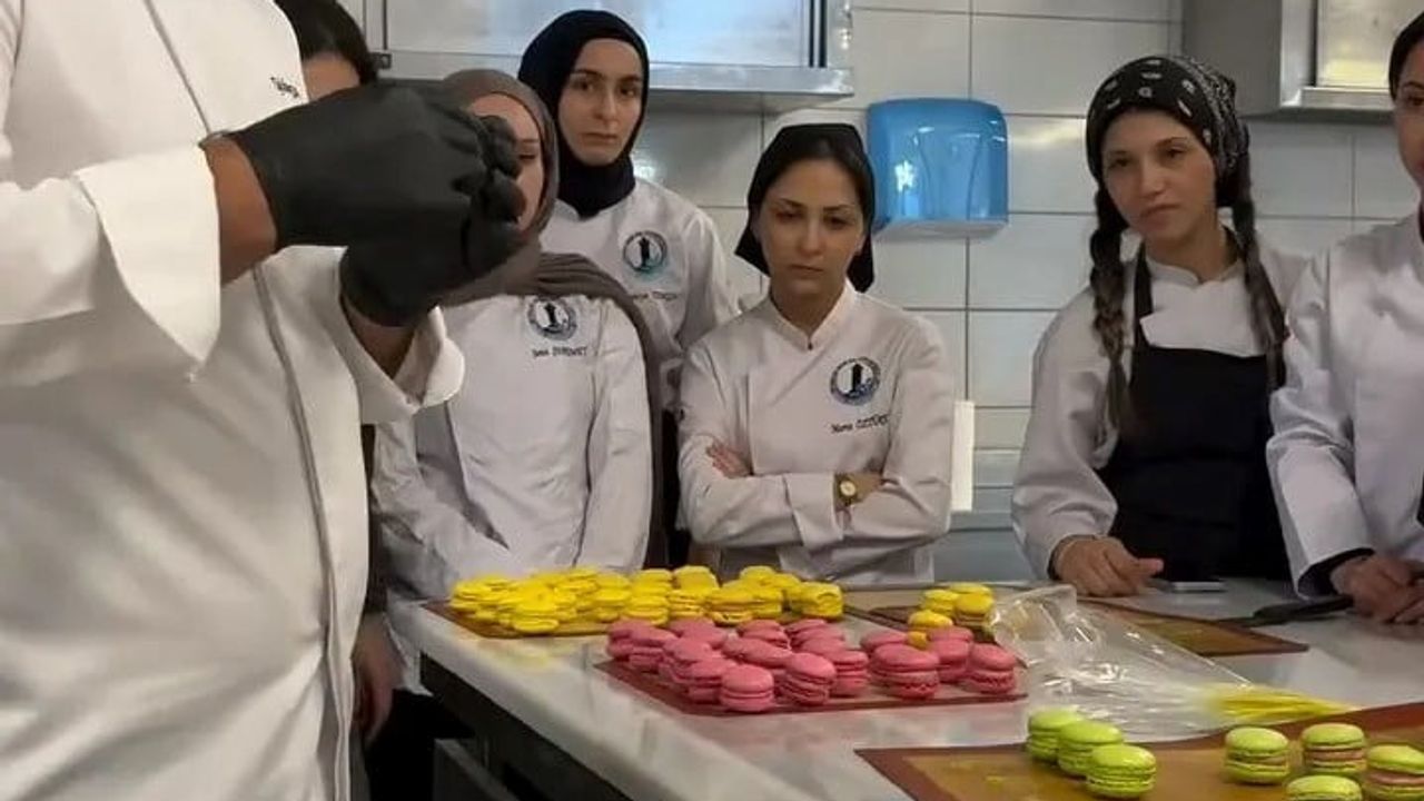 Gerze'de gelecek şefler makaronun inceliklerini öğrendi