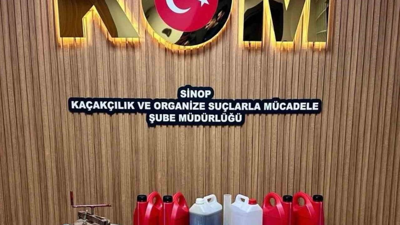 Gerze'de iş yerinde saklanan sahte alkol ve üretim malzemeleri ele geçirildi