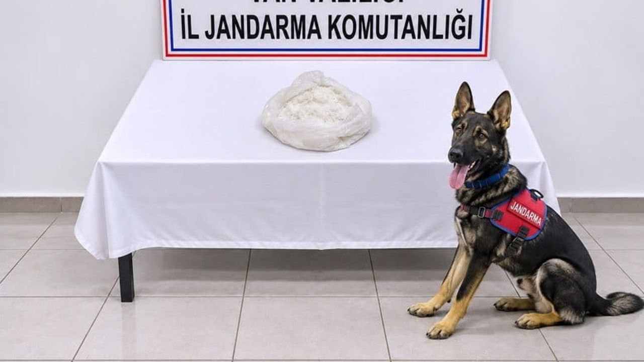 Gevaş otobüsünde şüpheli çantadan 1 kilo 32 gram metamfetamin çıktı