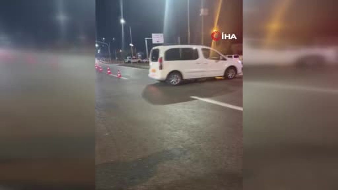 Gevaş’ta devlet hastanesi önünde tır-otomobil çarpışması: 1 yaşamını yitirdi, 4 yaralandı