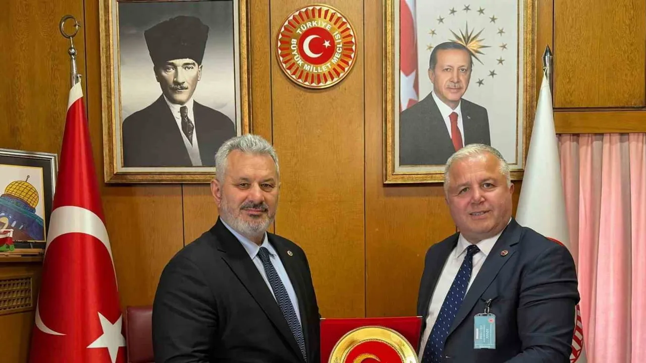 Giresun meclisinde dengeler değişti: başkanvekili Kara bağımsızlara geçti