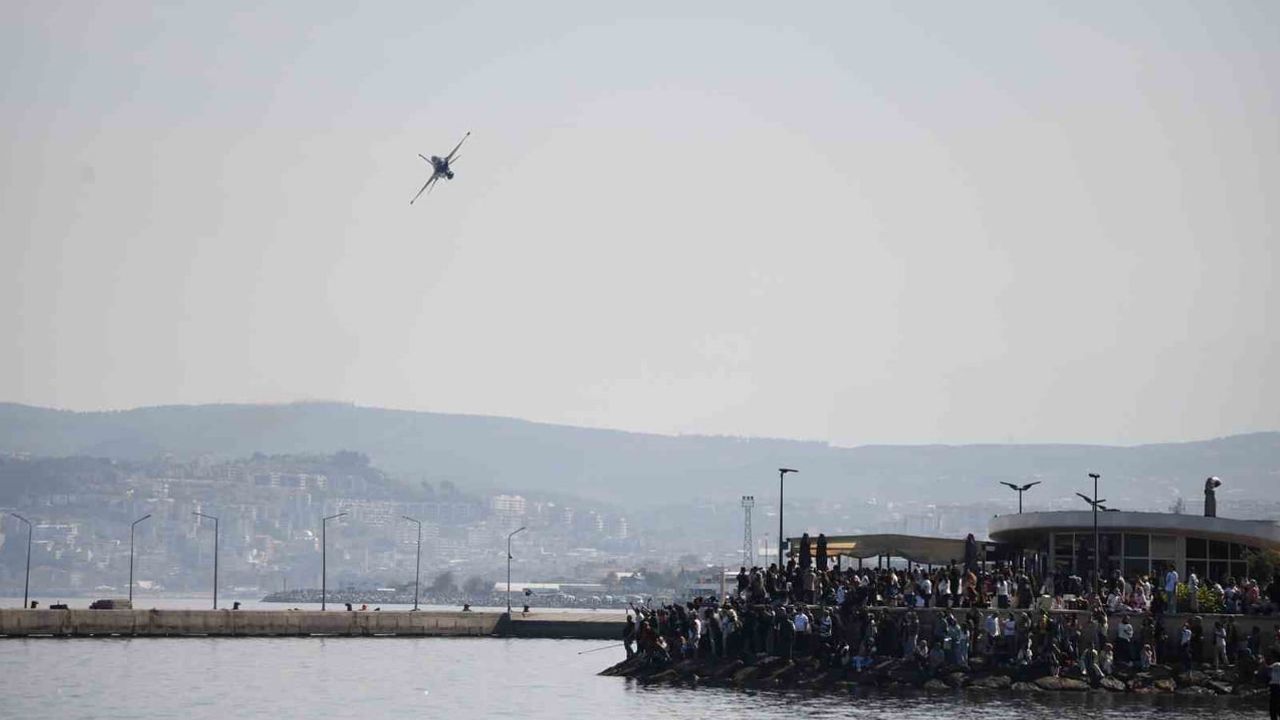 Gökyüzü Mudanya'ya gösteri sundu: SOLOTÜRK'ün F-16 performansı