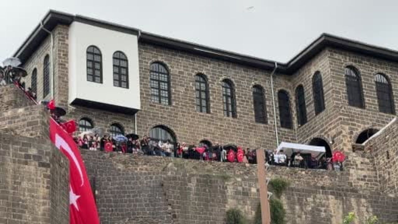 Gökyüzünde tarih: SOLOTÜRK Hevsel Bahçeleri ve İçkale semalarında