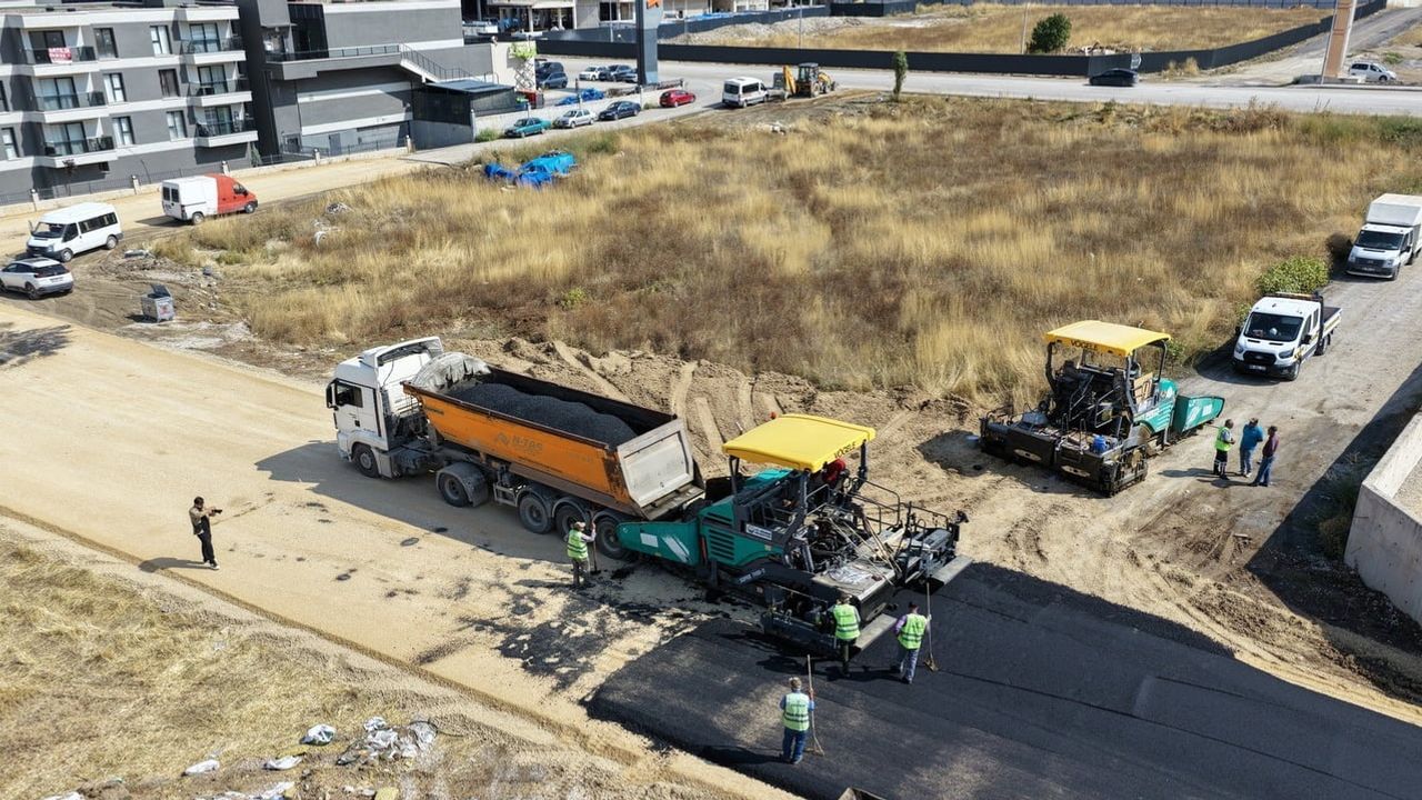 Gölbaşı'nda eylülde 22 bin 500 ton asfaltla mahalle yolları yenilendi