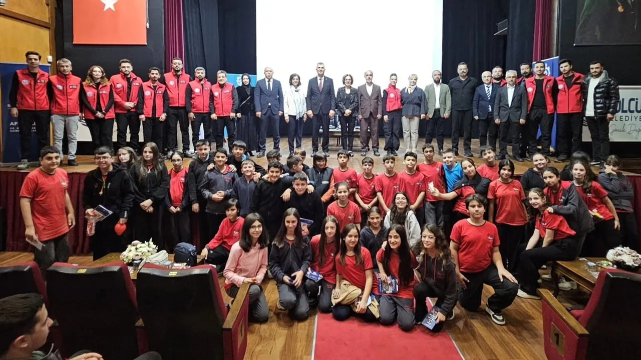 Gölcük’te afetlere hazırlık: risk tespiti ve farkındalık için eğitim ve iş birliği öne çıktı