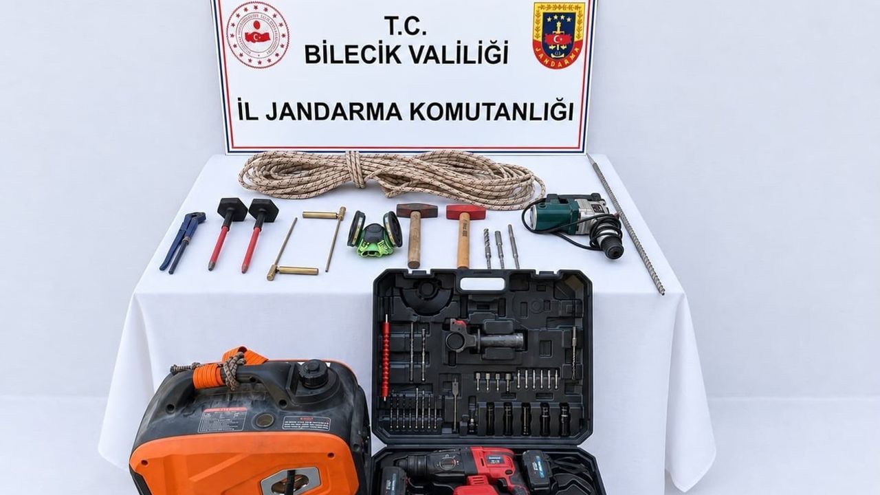 Gölpazarı'nda define operasyonu: Kasımlar'da beş şüpheli suçüstü yakalandı