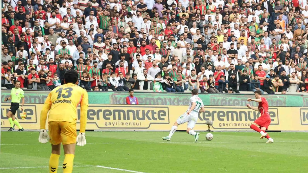 Golsüz ilk yarı: Amed Sportif Faaliyetler ile Konyaspor eşitlikte