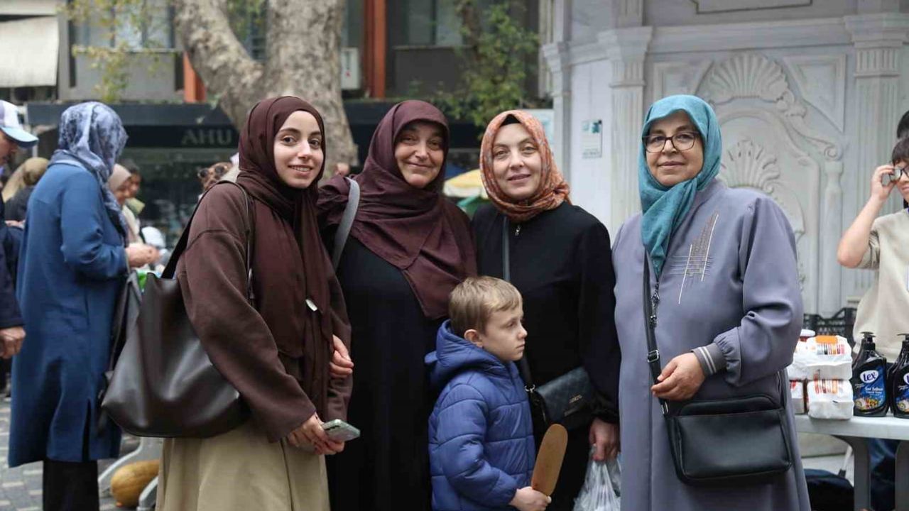 Gönen'de Gazze için dayanışma: Çarşı Camii önünde yardım kampanyası