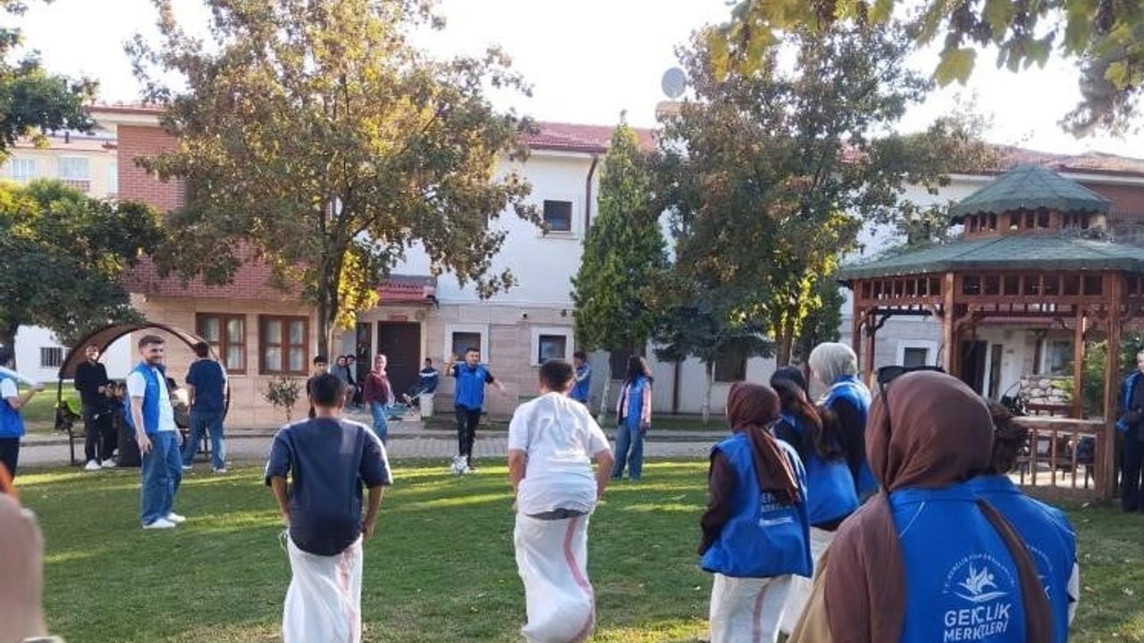 Gönül köprüsü: gençler ve çocuklar birlikte vakit geçirdi