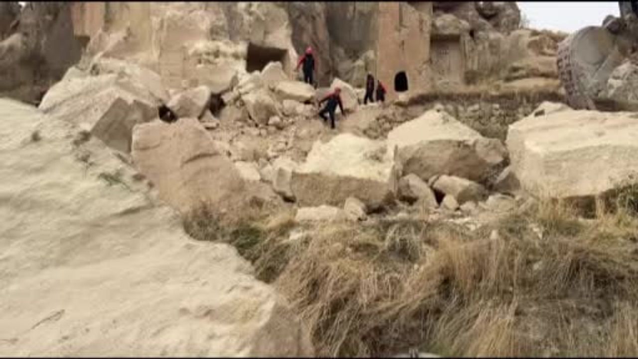 Göreme'de peribacasının yıkılması ekipleri harekete geçirdi
