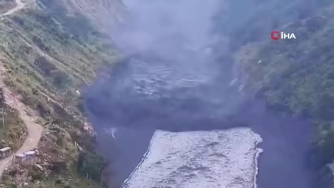 Gorkha'da heyelan sonrası Budhi Gandaki taşkını köyleri vurdu