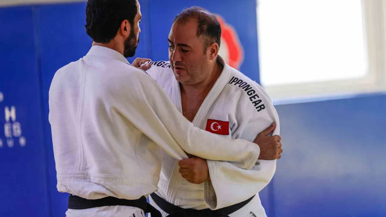 Görmeyle değil hisle tatamiyi aşan judocu Gökhan Biçer