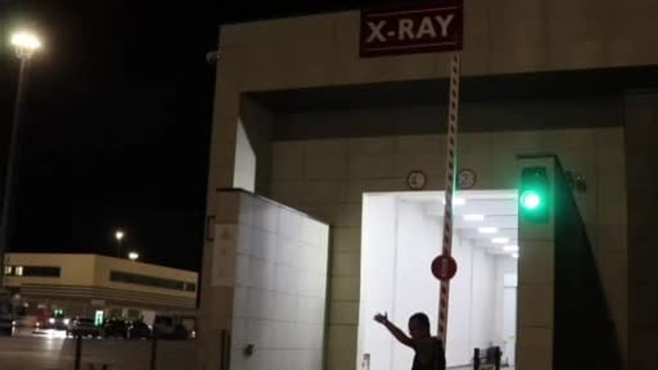 Gümrükte x-ray ile tespit edilen kamyonette koltuk altından 17 bin 121 kapsül çıktı