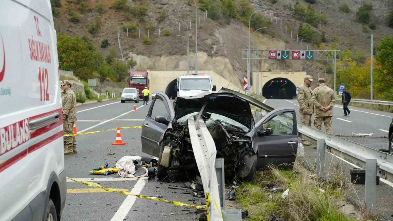 Gümüşhane'de sabah trafiğinde bariyer can aldı: 1 ölü, 4 yaralı