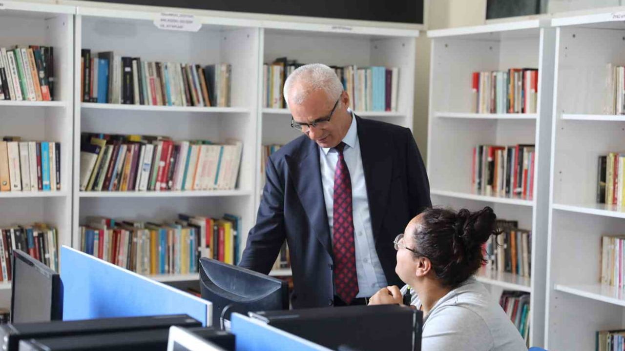 Gündüz gece açık: Arguvan'da gençlere 24 saat kütüphane