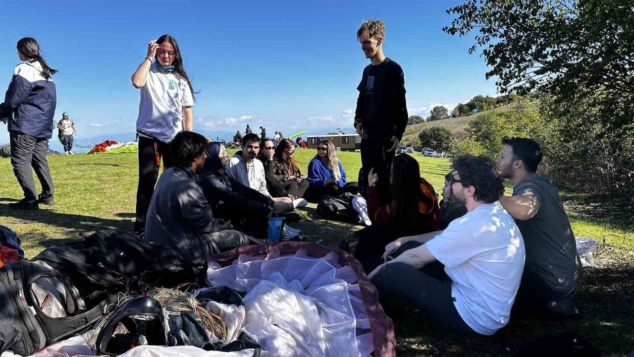 Güneş açınca kıran tepe'ye akın eden gökyüzü tutkunları