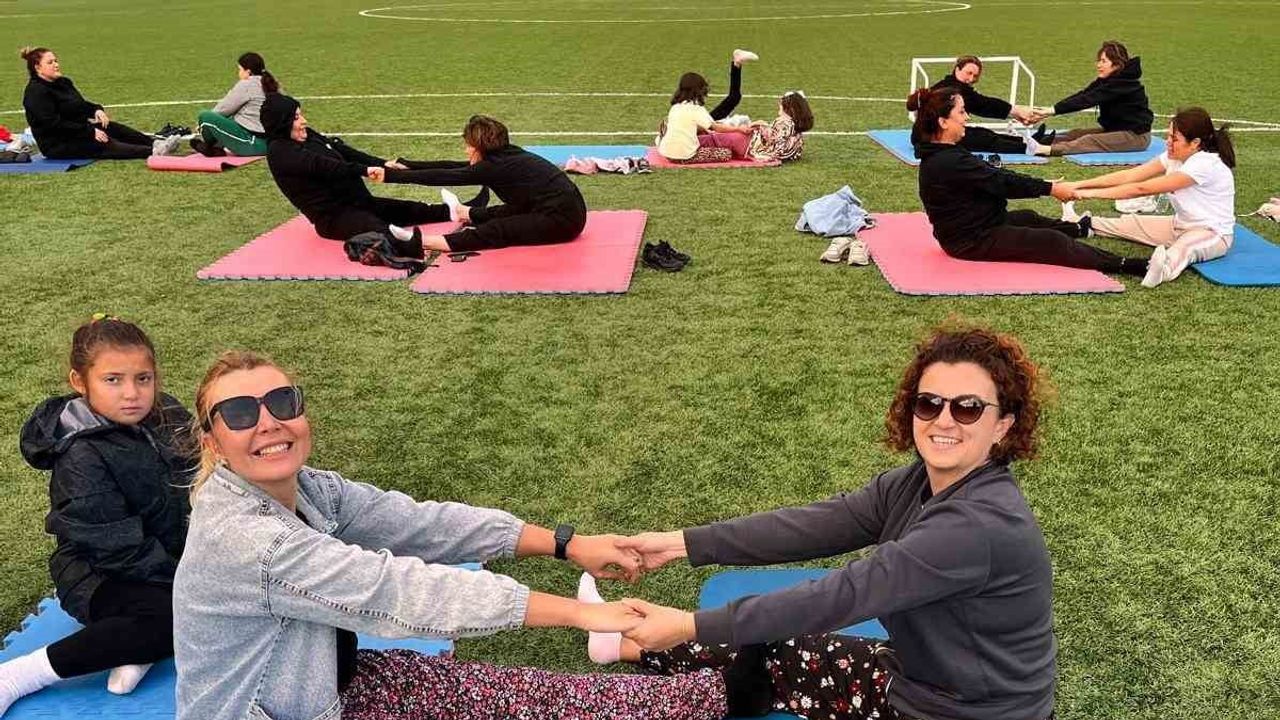 Güney'de matlar açıldı: kadınlar amatör spor haftasında yoga buluştu