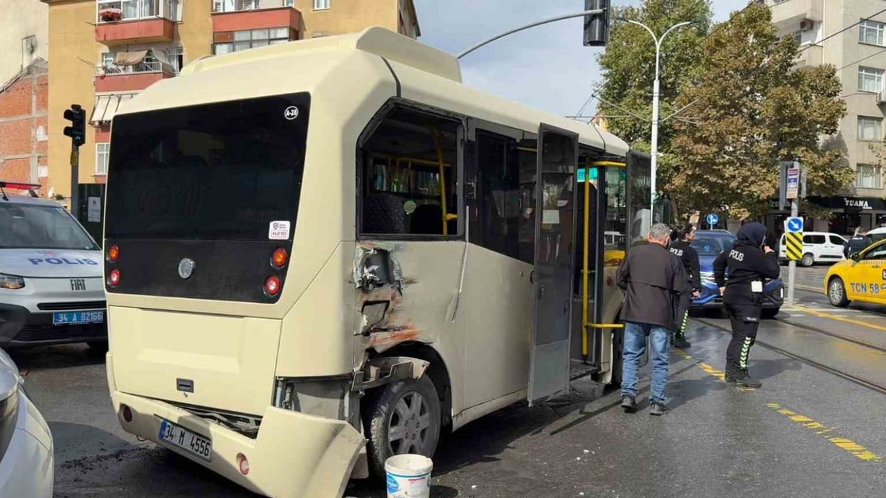 Güngören'de yasak dönüş sonrası tramvay çarpması: 4 yaralı