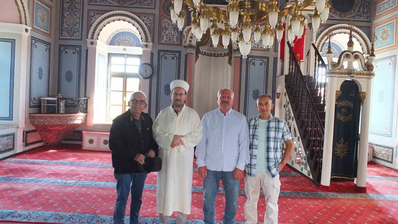 Güre mahallesinin 1880 yapımı Merkez Camii ziyaretçi ilgisini çekiyor