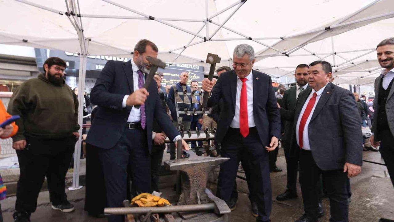Gürsu'da renkli kortejle cumhuriyet coşkusu