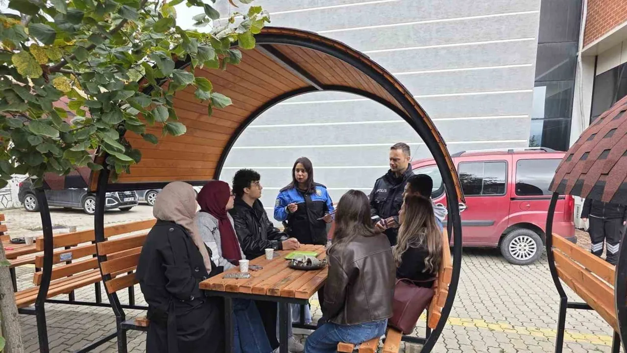 Güvenlik önlemleri öne çıktı: Bozüyük'te öğrencilere dolandırıcılık uyarısı